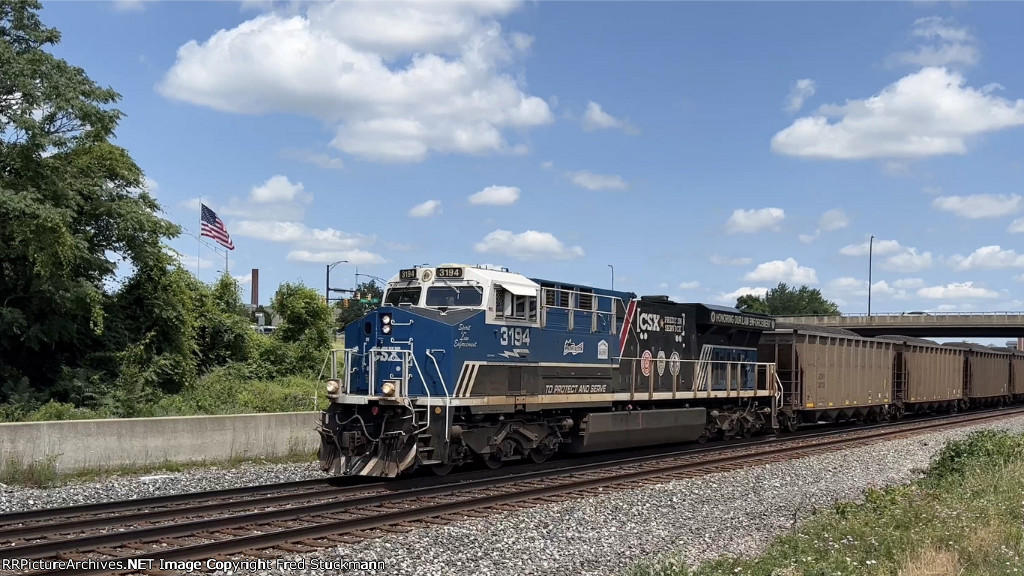 CSX 3194 leads C317.